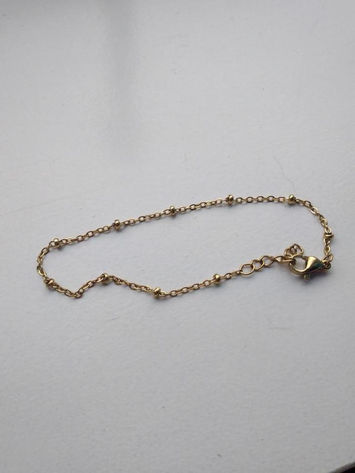 Fijn verguld armbandje met kleine kraaltjes, Handtassen en Accessoires, Armbanden, Nieuw, Goud, Goud, Met bedels of kralen, Ophalen of Verzenden