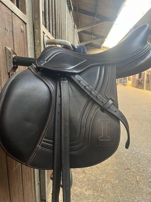 Ikonic Evolution Pro 16,5 inch zadel, Dieren en Toebehoren, Paarden en Pony's | Zadels, Gebruikt, Springen, Ophalen