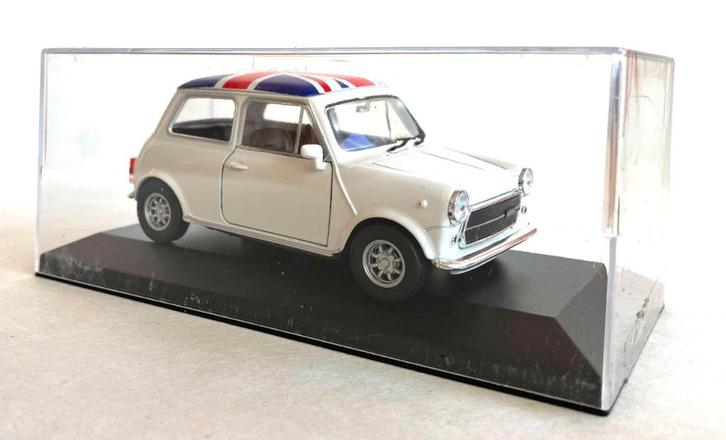 Mini Cooper 1300 wit met Union Jack dak., Hobby & Loisirs créatifs, Voitures miniatures | Échelles Autre, Comme neuf, Voiture