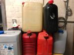 7 jerrycans, Comme neuf