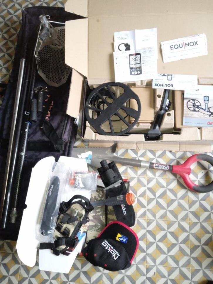 Minelab equinox 800 en meer, Hobby en Vrije tijd, Metaaldetectors, Zo goed als nieuw, Meer dan 30 cm, Minelab, Discriminatie metaaldetectie