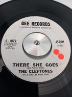 THE CLEFTONES. THERE SHE GOES. VG + POPCORN OLDIES 45, CD & DVD, Vinyles | Autres Vinyles, Utilisé, Enlèvement ou Envoi