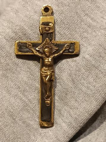antieke kruishanger met Jezus  beschikbaar voor biedingen