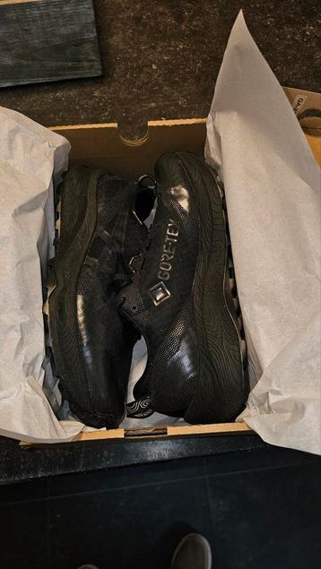 ASICS trail schoen maat 42 beschikbaar voor biedingen
