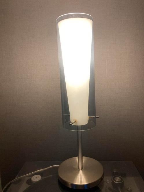 Lampe de table en verre fumé et métal Vintage et originale, Huis en Inrichting, Lampen | Tafellampen, Glas