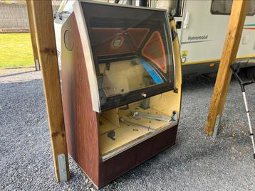 Omkasting jukebox Ami beschikbaar voor biedingen