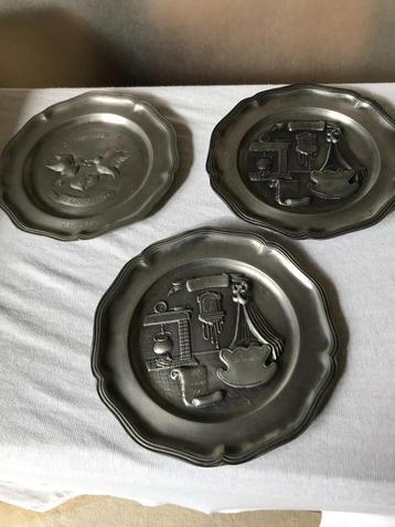 tinnen borden beschikbaar voor biedingen