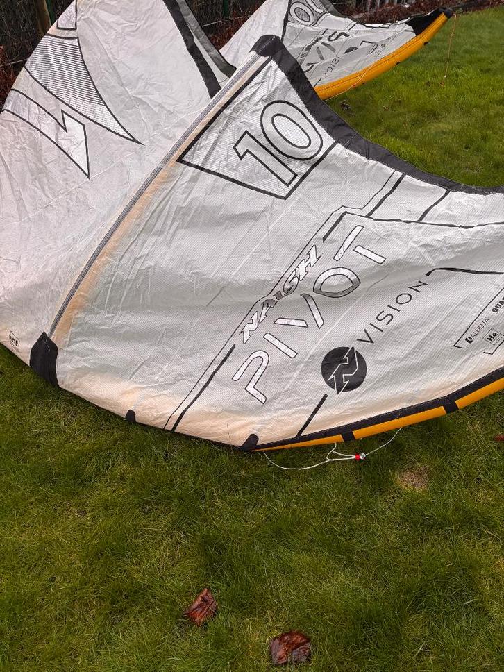 Naish Nvision pivot (aluula)set te koop 10 & 8m met bar, Watersport en Boten, Kitesurfen, Gebruikt, Kite, 10 m², Ophalen