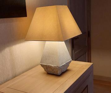 Natuursteen tafellamp, in absolute nieuwstaat. beschikbaar voor biedingen