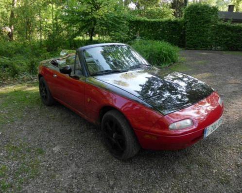 Mazda MX-5 Oldtimer, Auto's, Oldtimers, Particulier, Mazda, Benzine, Cabriolet, 2 deurs, Handgeschakeld, Rood, Zwart, Stof, Achterwielaandrijving