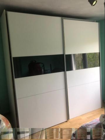 Garde robe avec porte coulissante beschikbaar voor biedingen