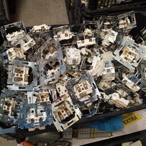 pr20 schakelaars stopkontacten afplaten enz, Doe-het-zelf en Bouw, Elektriciteit en Kabels, Gebruikt, Ophalen of Verzenden