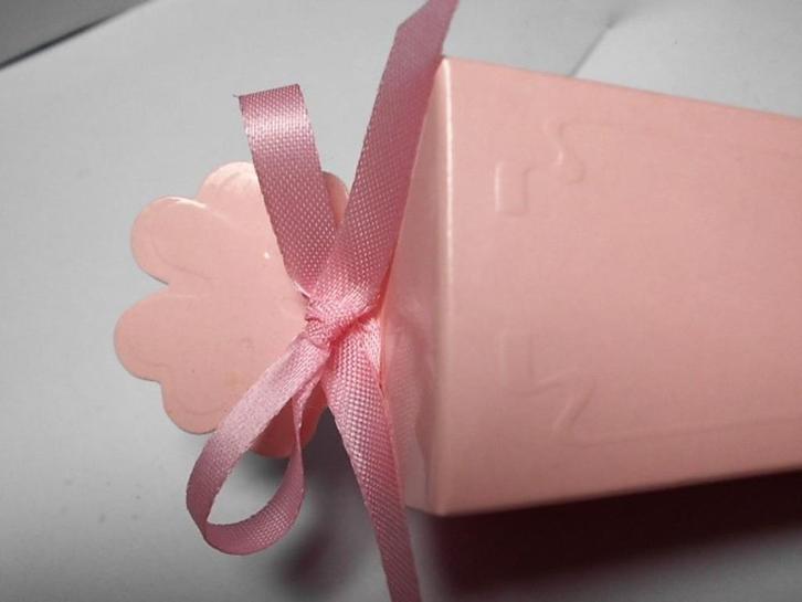 Bedankje puntzak roze doopsuiker doosje - 25 stuks voor 4€, Kinderen en Baby's, Kraamcadeaus en Geboorteborden, Nieuw, Kraamcadeau