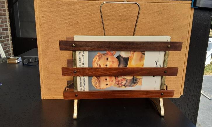 Vintage krantenhouder , 1960 - 1970 , heel goed, Huis en Inrichting, Woonaccessoires | Krantenbakken en Lectuurbakken, Gebruikt