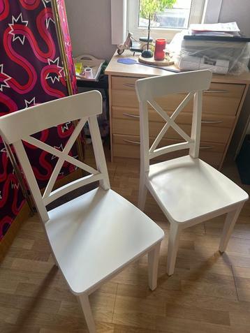 Houten Stoelen beschikbaar voor biedingen