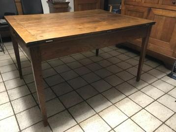 Antieke eiken 'enveloppe-tafel beschikbaar voor biedingen