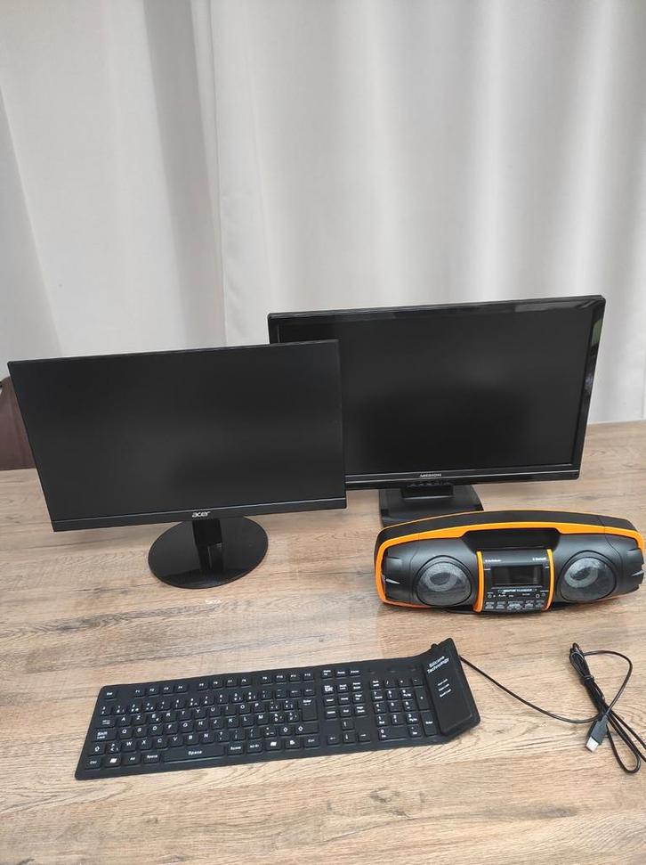 PC monitoren, bluetooth speler en opvouwbare toetsenbord., Computers en Software, Monitoren, Zo goed als nieuw, Ophalen