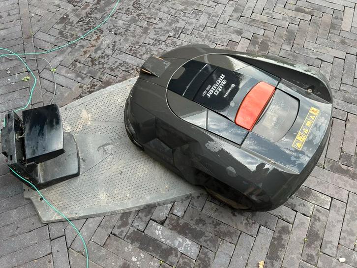 Husqvarna Automower 230 acx robotmaaier, Tuin en Terras, Robotmaaiers, Gebruikt, 20 tot 25 cm, Ophalen
