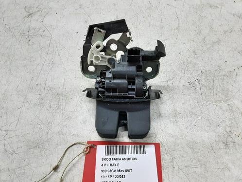 ACHTERKLEPSLOT Skoda Fabia III (NJ3) (8R0827505A), Auto-onderdelen, Carrosserie, Achterklep, Skoda, Gebruikt