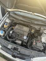 Vw golf 4 looks R32 à vendre pour piece, Auto's, Volkswagen, Zwart, 5 deurs, Euro 4, Zilver of Grijs