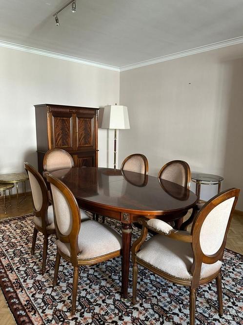 Luxe eetkamermeubilair van Aurora – in uitstekende staat, Immo, Appartementen en Studio's te huur