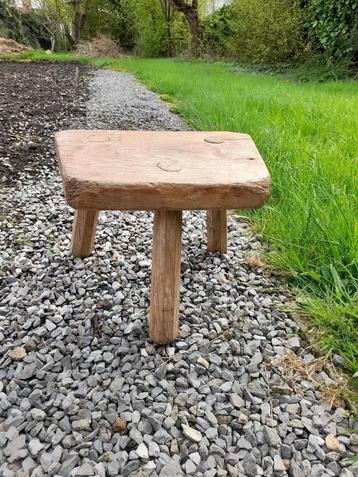 Ancien tabouret de traite