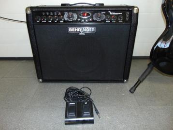 Versterker100 Watt  Behringer V-Ampire Edition met pedaal . beschikbaar voor biedingen