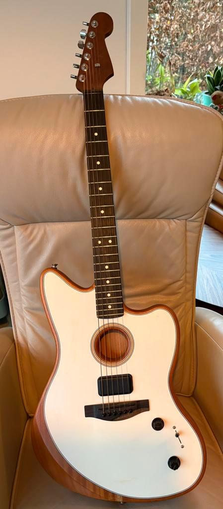 Fender American Acoustasonic Jazzmaster Arctic White, Musique & Instruments, Instruments à corde | Guitares | Électriques, Comme neuf