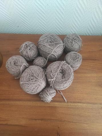 Lichtbruine wol €3 voor het lot beschikbaar voor biedingen