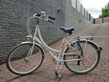 Damesfiets beschikbaar voor biedingen
