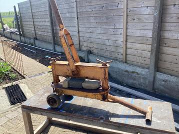 Coupe-clinker, machette, ciseaux à pierre..., Enlèvement