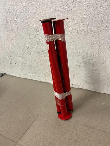 PIEDS DE TABLE  beschikbaar voor biedingen