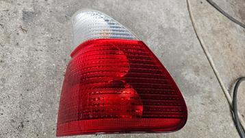 Achterlicht rood wit op het scherm rechts BMW X5 serie E53  beschikbaar voor biedingen