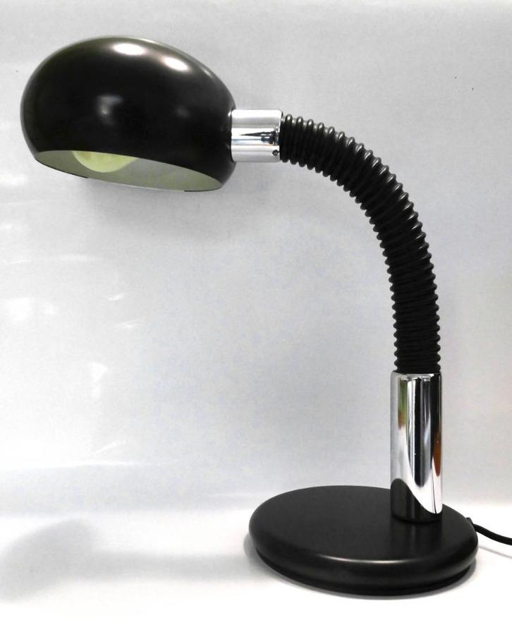 Lampe à poser ou bureau gamma lux italy noir et chrome, Antiek en Kunst, Antiek | Verlichting, Ophalen