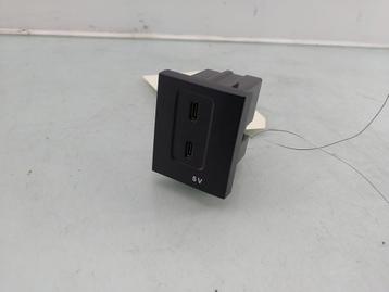 DIVERSEN AUX/USB aansluiting A (177.0) (|A2478200301|) beschikbaar voor biedingen