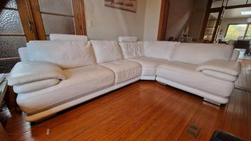 Chateau d'ax wit lederen hoeksalon beschikbaar voor biedingen