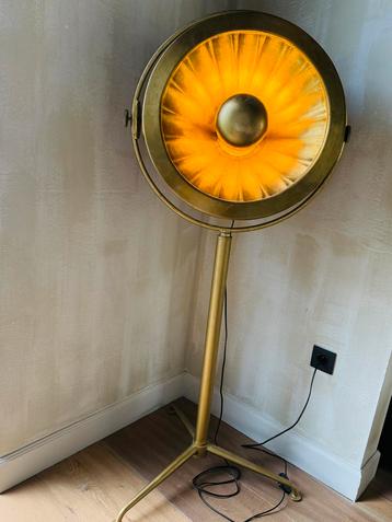 Prachtige “Sunburst” lamp van Flamant Interiors,Oud patina beschikbaar voor biedingen