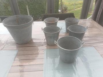 6 zinken bloempot / emmertjes beschikbaar voor biedingen