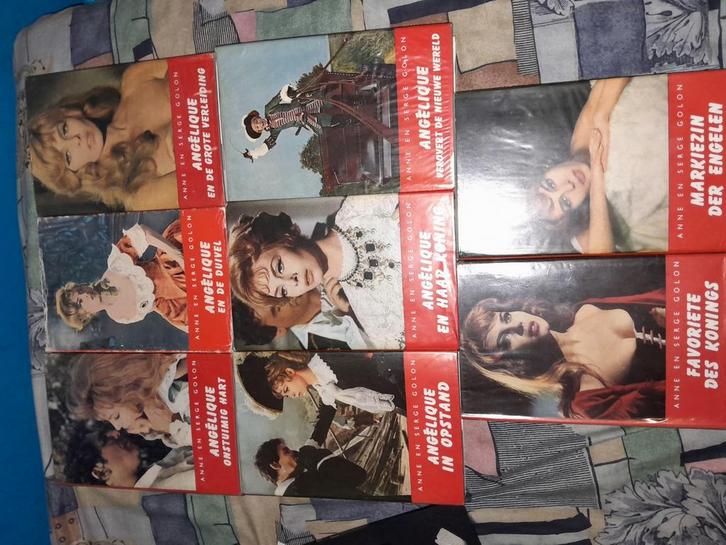 Collectie Angelique reeks van 8 exemplaren. zie foto's, Boeken, Romans, Zo goed als nieuw, Wereld overig, Ophalen of Verzenden