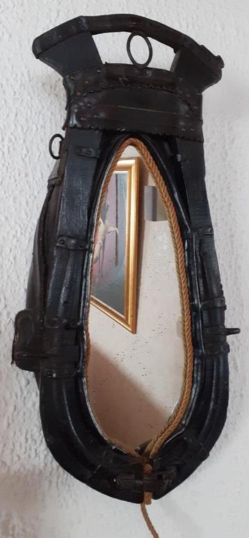 Collier de cheval de trait en bois et cuir avec miroir