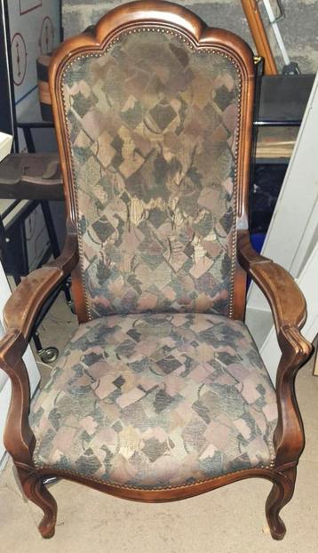 Oude fauteuil Voltaire beschikbaar voor biedingen