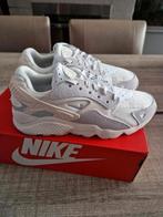 Baskets Nike huarache Blanc et gris 41
Neuves avec étiquette, Ophalen of Verzenden, Nieuw