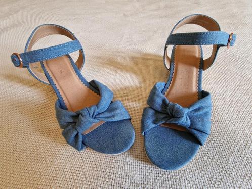 Denim sandalen met sleehak – maat 38, Kleding | Dames, Schoenen, Nieuw, Sandalen of Muiltjes, Blauw, Ophalen of Verzenden