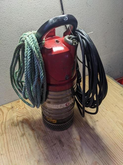 Water aan het hoofd? Tijd om een held in te schakelen!, Tuin en Terras, Waterpompen, Zo goed als nieuw, Elektrisch, Dompelpomp