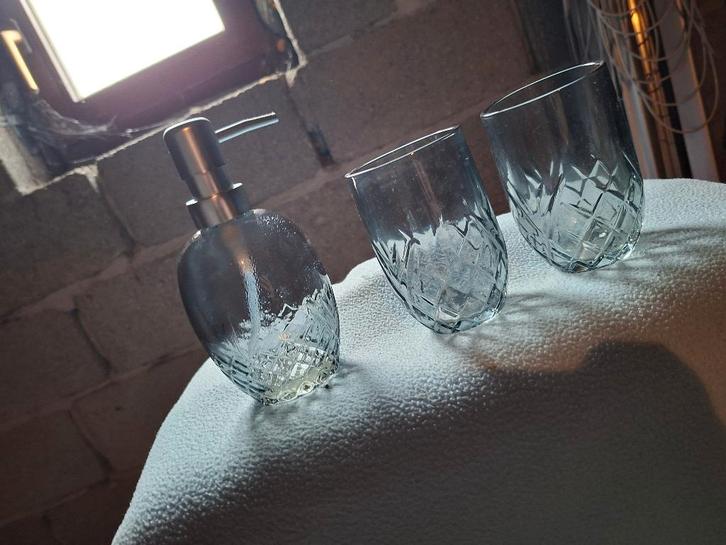 Badkamerset Glas - Zeepdispenser en 2 Bekers, Huis en Inrichting, Badkamer | Badtextiel en Accessoires, Gebruikt, Overige typen