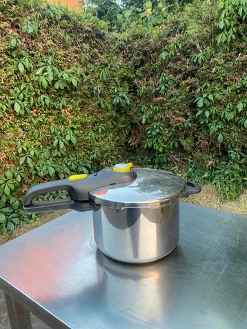 Snelkookpan 6L stainless steel beschikbaar voor biedingen
