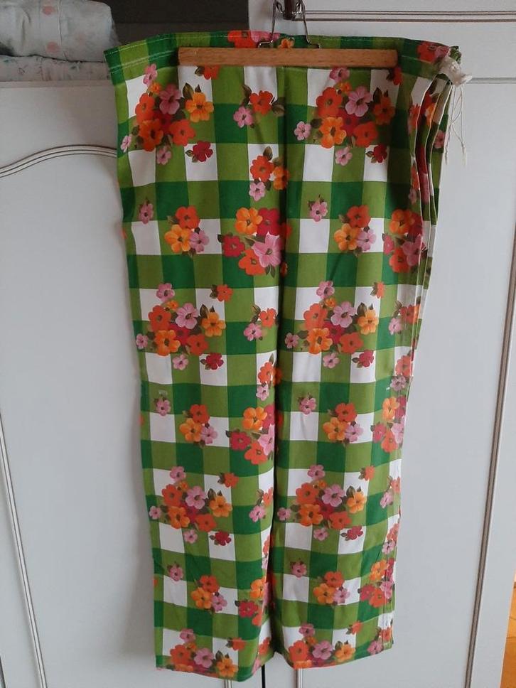 Vintage retro bloemenstof – 100 x 104 cm, Huis en Inrichting, Stoffering | Gordijnen en Lamellen, Zo goed als nieuw, Wit, Rood