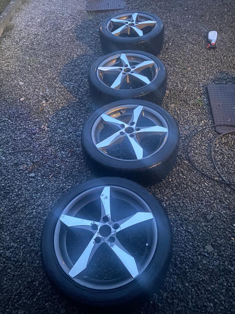 4 jantes AEZ + pneus hiver avec entraxe pour Audi, Auto-onderdelen, Banden en Velgen, Band(en), Winterbanden, 18 inch, 245 mm