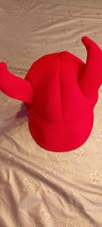 Rode duivels hoedje, Ophalen of Verzenden, Zo goed als nieuw