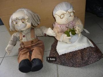 2 sierpoppen : opa & oma beschikbaar voor biedingen